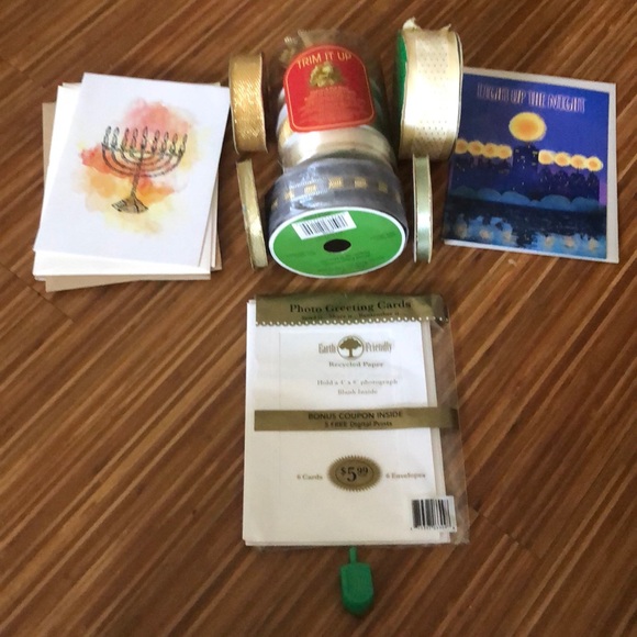 30-piece BOGO NWT Hanukkah cards, dreidel & ribbon